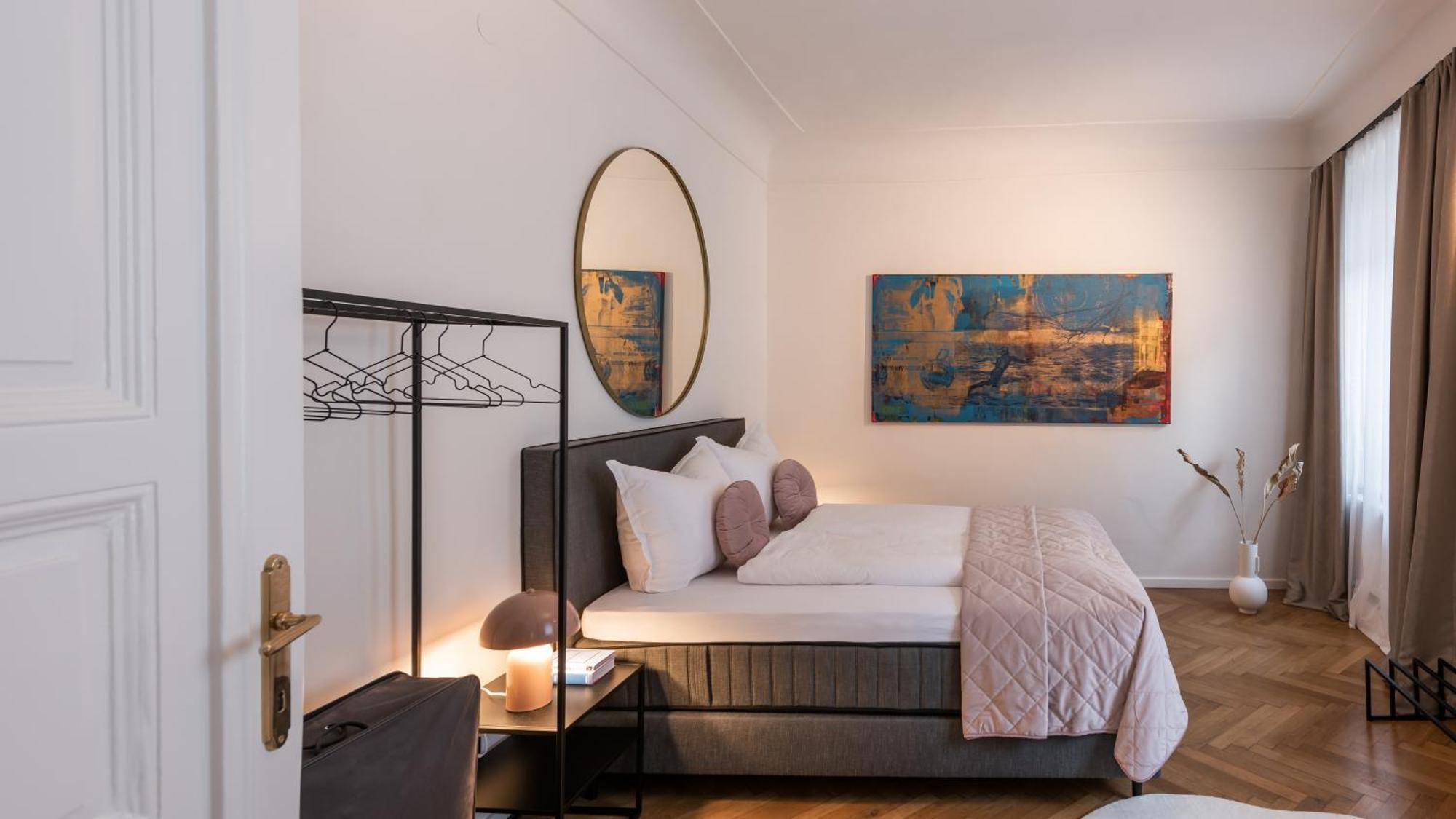 Luxury Design In Center Apartment